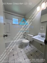 245 Perry St, Unit 12 in Lancaster, OH - Building Photo - Building Photo
