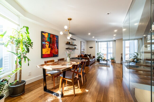 807 Pape Av in Toronto, ON - Building Photo - Building Photo