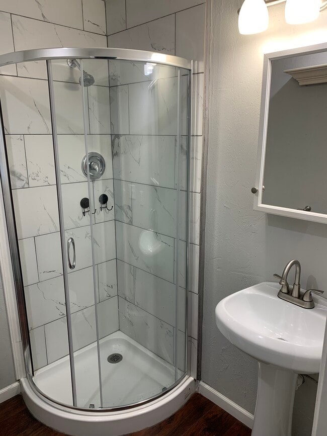 220 Alamosa Ave, Unit A in San Antonio, TX - Foto de edificio - Building Photo