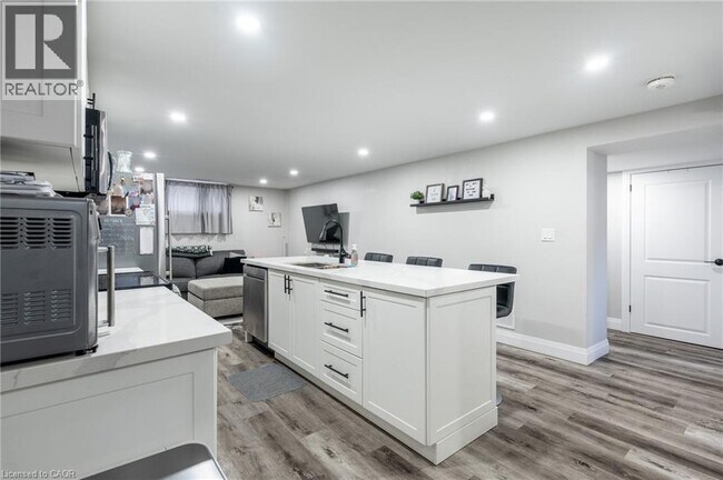 242 W 17th St in Hamilton, ON - Building Photo - Building Photo