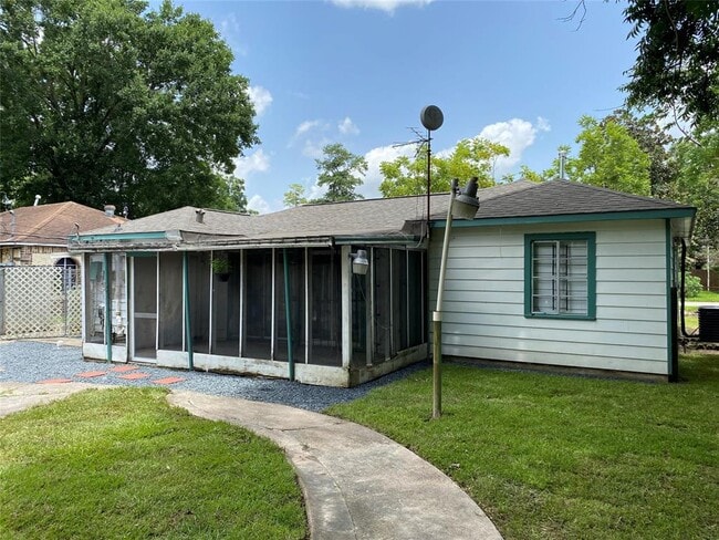property at 8914 Linda Vista Rd
