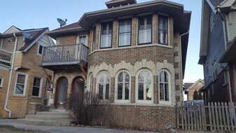 3242 N Downer Ave in Milwaukee, WI - Building Photo