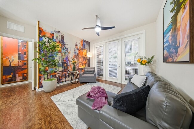 property at 1702 W Cleveland St