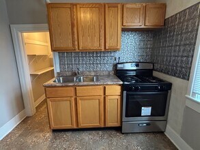 201 W Bradley Ave, Unit #2 in Champaign, IL - Building Photo - Building Photo