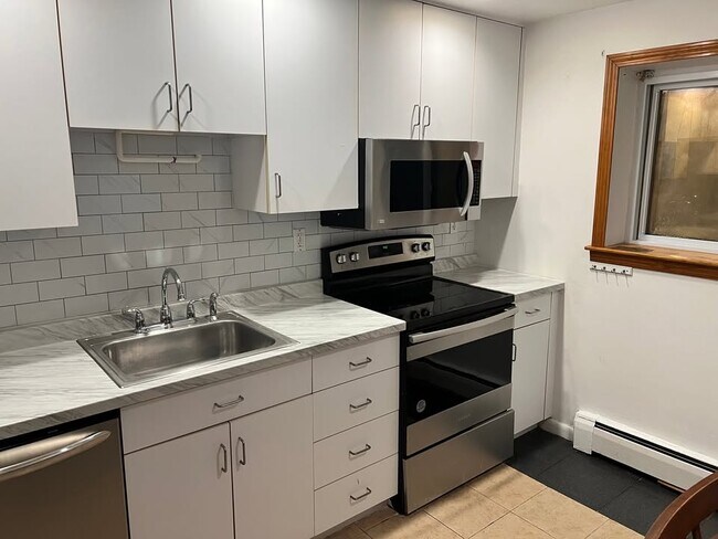 20 Bryon Rd, Unit 3 in Chestnut Hill, MA - Building Photo - Building Photo