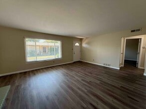 3613 Cody Way in Sacramento, CA - Building Photo - Building Photo