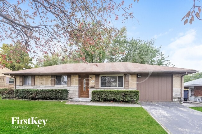 property at 221 Grovewood Dr