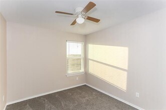10748 Many Oaks Dr in Fort Worth, TX - Building Photo - Building Photo