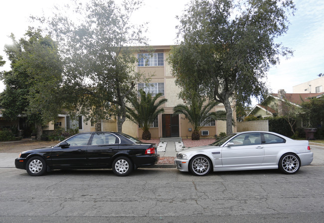 338 Vine St in Glendale, CA - Foto de edificio - Building Photo