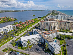 3500 S Ocean Blvd in Palm Beach, FL - Foto de edificio - Building Photo