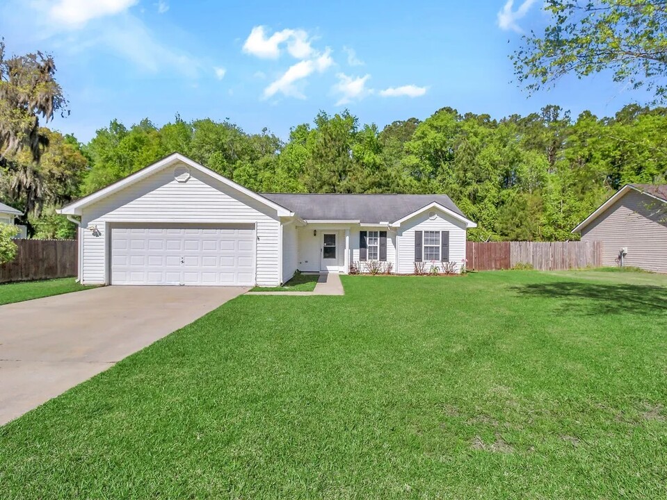 107 Laurel Oaks in Midway, GA - Building Photo