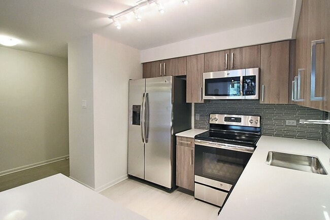 property at 896 S Ashland Ave