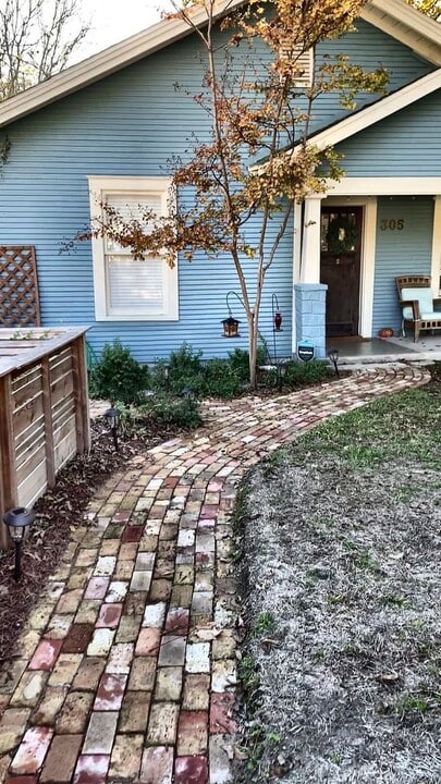 305 Terrace Dr in Austin, TX - Building Photo