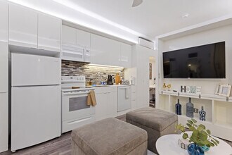 12607 Larchmere Blvd in Cleveland, OH - Building Photo - Building Photo