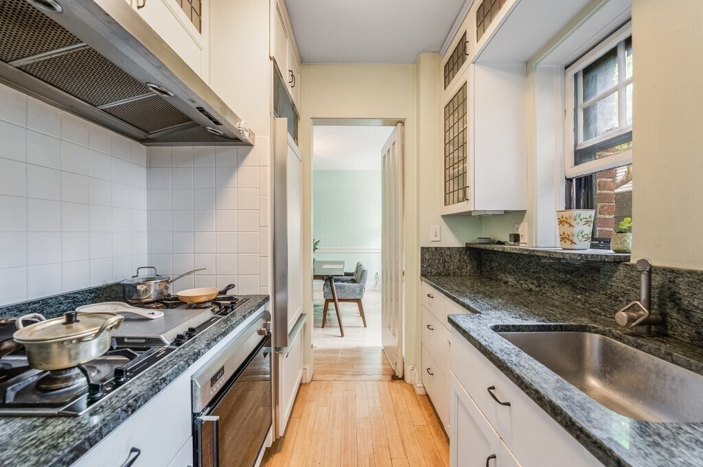 993 Memorial Dr, Unit 102R in Cambridge, MA - Building Photo