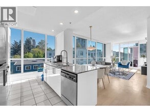 138 E Esplanade in North Vancouver, BC - Building Photo - Building Photo
