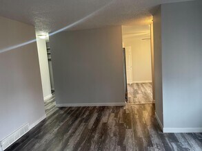 76 Dryburgh Crescent in Regina, SK - Building Photo - Building Photo