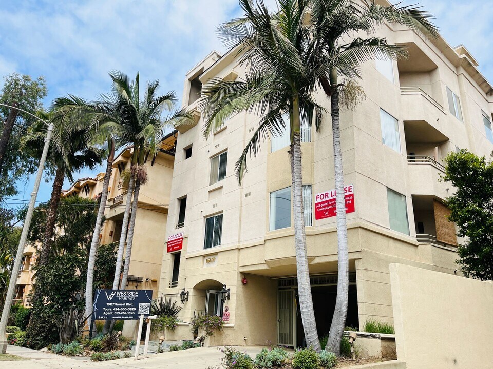 16117 Sunset Blvd in Pacific Palisades, CA - Foto de edificio