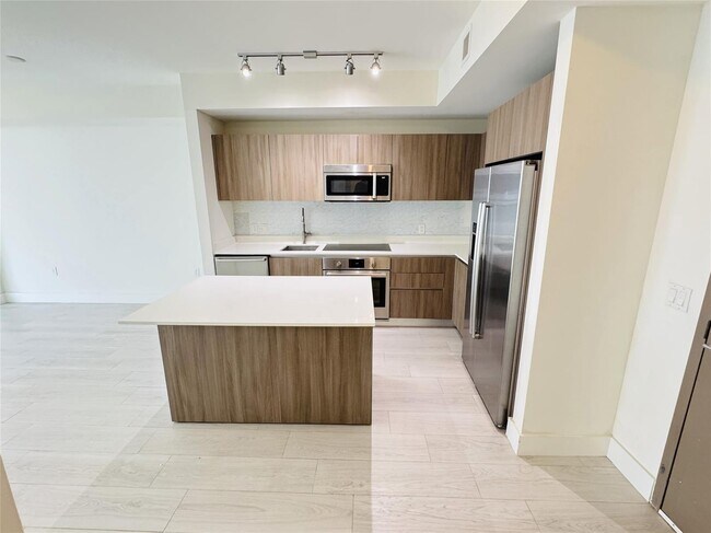 201 SW 17th Rd, Unit 603 in Miami, FL - Building Photo - Building Photo