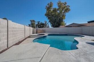 630 E Laguna Dr in Tempe, AZ - Building Photo - Building Photo
