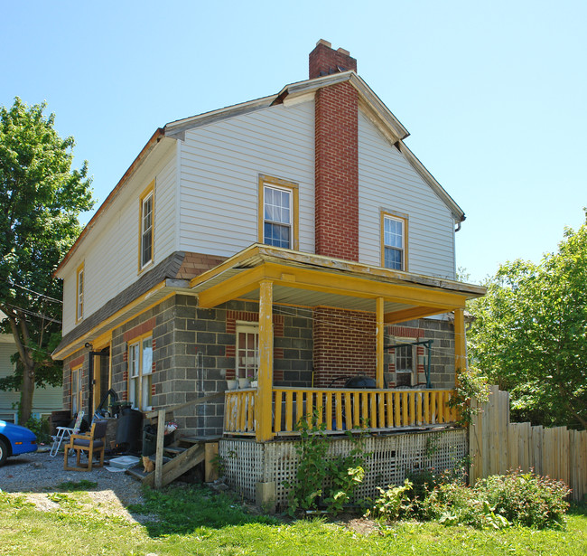 807 S Oakwood in Beckley, WV - Building Photo - Building Photo