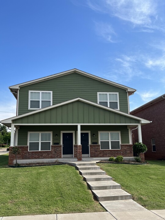 1201 E Main St in Edmond, OK - Building Photo