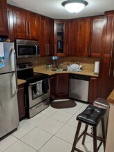 5208 NE 24th Ter, Unit 121 in Fort Lauderdale, FL - Foto de edificio - Building Photo