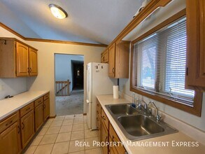 Spacious 4 bedroom 3 bathroom in Sioux Falls, SD - Building Photo - Building Photo