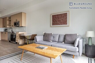 17675 NE 69th Ct in Redmond, WA - Building Photo - Building Photo