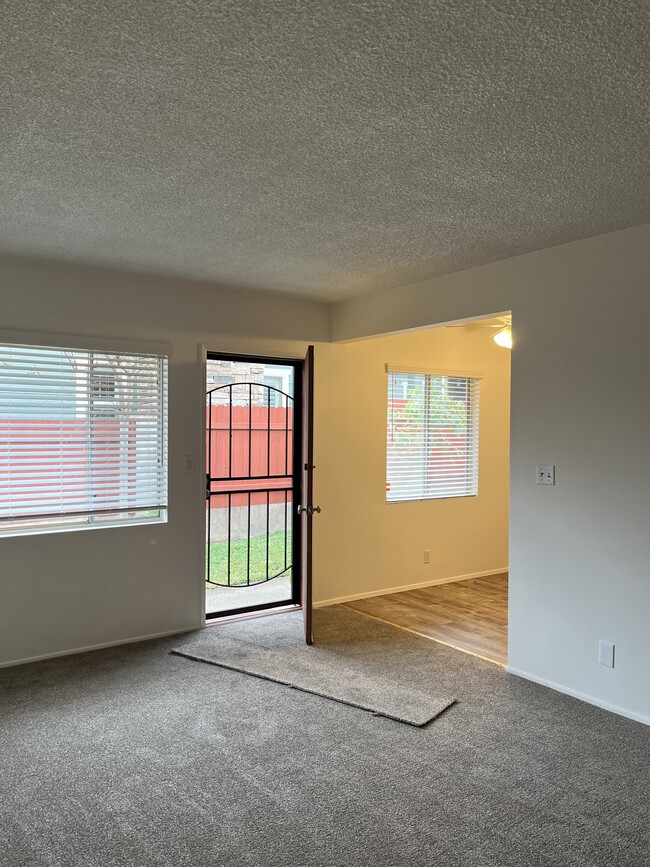 224 Linwood Ave, Unit D in Monrovia, CA - Foto de edificio - Building Photo