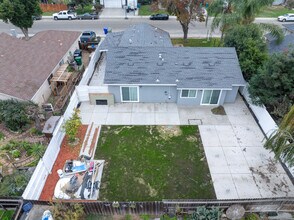 9855 Douglas Ave, Unit A in Delhi, CA - Foto de edificio - Building Photo