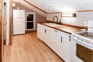 327 S Adams St, Unit B in Saint Croix Falls, WI - Building Photo