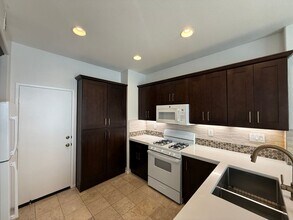 9550 Compass Point Dr S in San Diego, CA - Building Photo - Building Photo