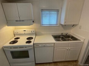 20745 Cass St in Farmington Hills, MI - Building Photo - Building Photo