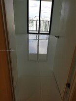 1010 Brickell Ave, Unit 2308 in Miami, FL - Building Photo - Building Photo