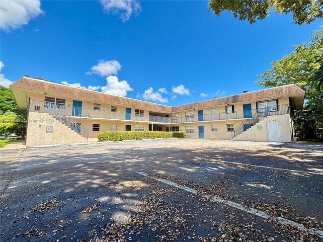 property at 15391 S Dixie Hwy