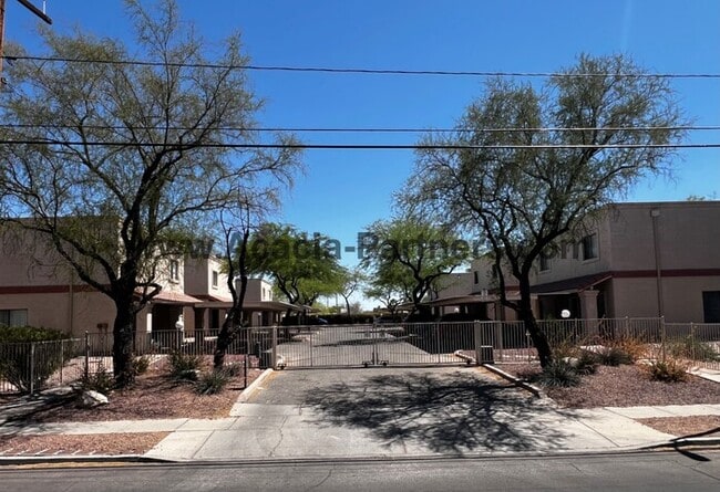 property at 4234 E Monte Vista Dr
