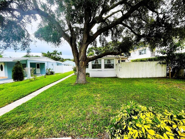 214 NE 11th St in Delray Beach, FL - Building Photo - Building Photo