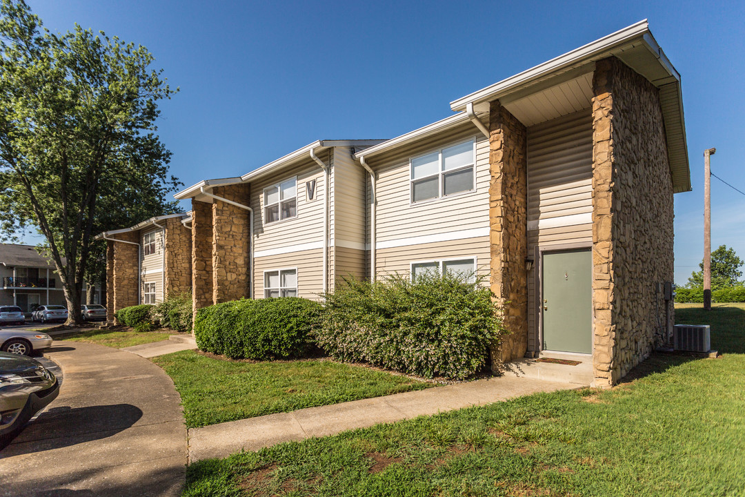 Burning Tree Apartments in Hermitage, TN - Foto de edificio