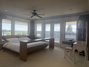 1126 Parker St in White Rock, BC - Building Photo - Building Photo