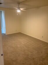 2616 Redcoat Dr, Unit 2-DHuntington in Alexandria, VA - Foto de edificio - Building Photo