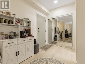 30 Upper Mall Wy in Vaughan, ON - Building Photo