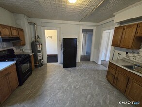 779 E Main St in Waterbury, CT - Building Photo - Building Photo