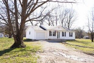1880 Kensington St in Joplin, MO - Building Photo