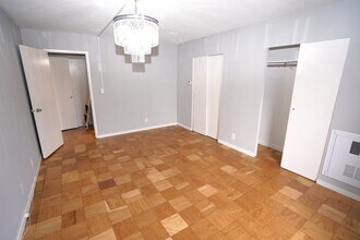 77 Pond Ave, Unit 77 in Brookline, MA - Foto de edificio - Building Photo