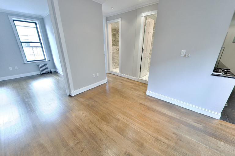 334 E 100th St in New York, NY - Building Photo
