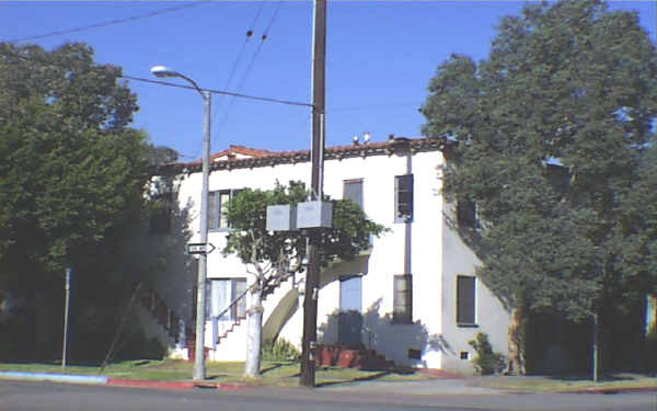 251 Cherry Ave in Long Beach, CA - Foto de edificio - Building Photo