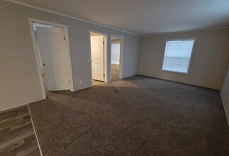 500 Elmwood Ln in Columbus, MI - Foto de edificio - Building Photo