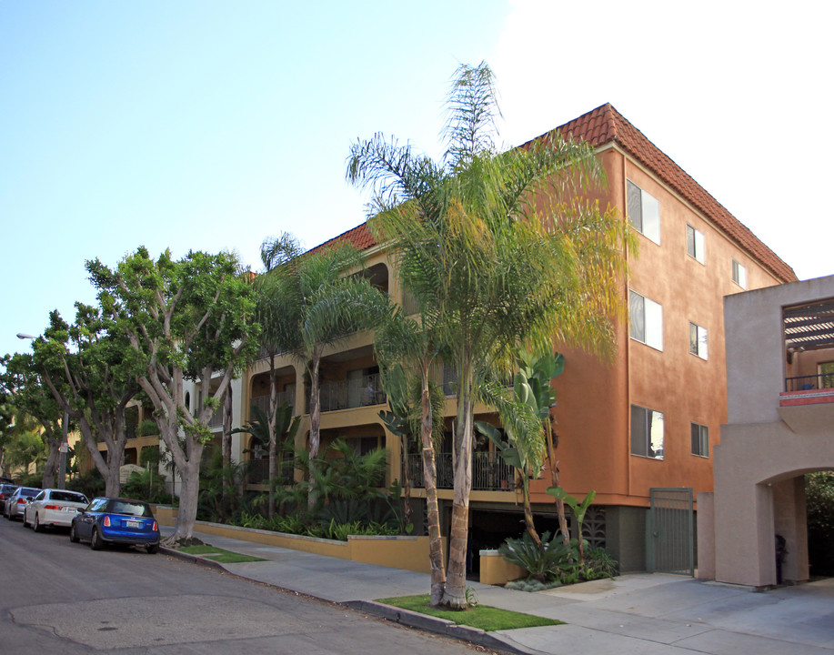 Casa Playa in Long Beach, CA - Building Photo