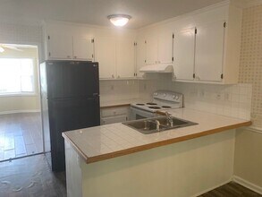 3993-III-6 Sterling Pointe Dr in Greenville, NC - Building Photo - Building Photo